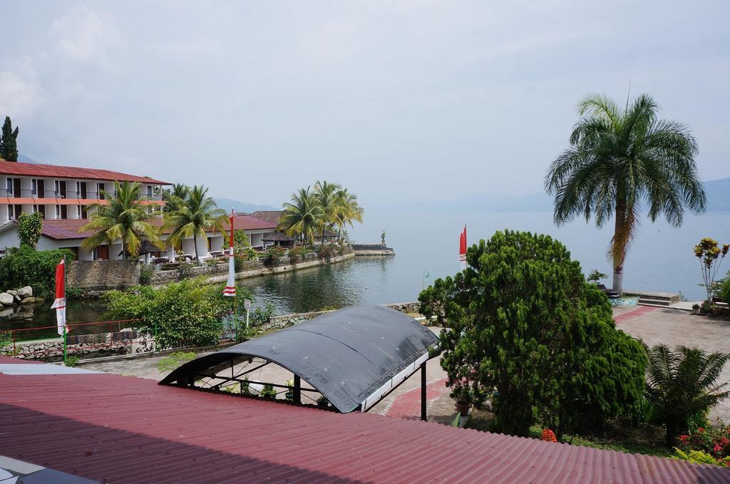 Ambaroba Resort Hotel Tuktuk Siadong Exterior photo